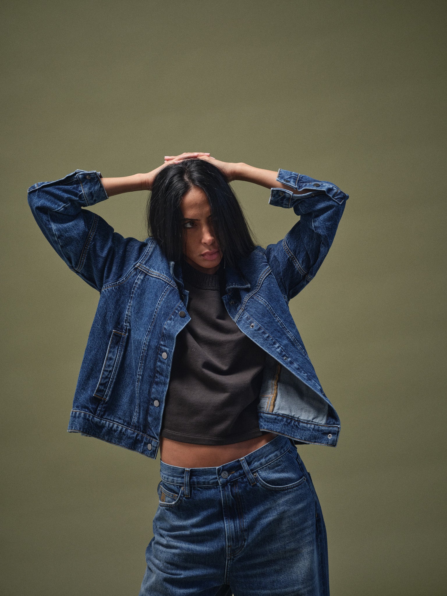 Modelshot / Dark Grey / Detail